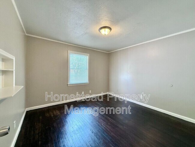 Building Photo - 210 W Mimosa Dr