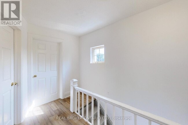 Photo du bâtiment - 102 Bowie Ave