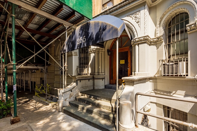 Building Photo - 255 W 92nd St