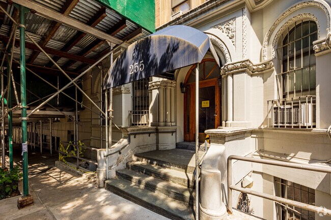Foto del edificio - 255 W 92nd St