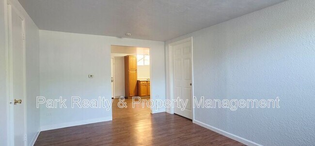 Foto del edificio - 3900.5 W 24th Ave