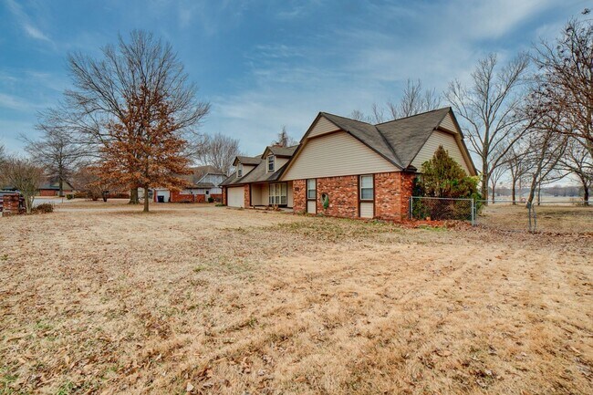 Building Photo - 3 Bed / 2 Bath in Broken Arrow!
