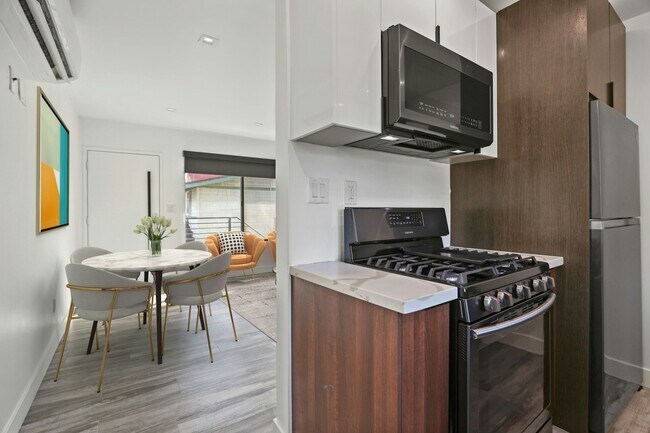 Foto del edificio - 2814 Sichel St