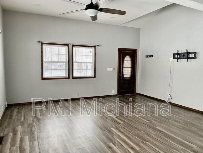 Foto del edificio - 19901 Oakdale Ave