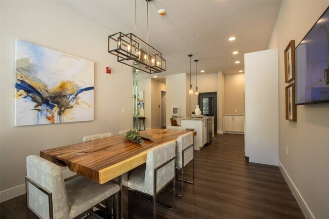 Foto del edificio - 226 E Lockwood Ave