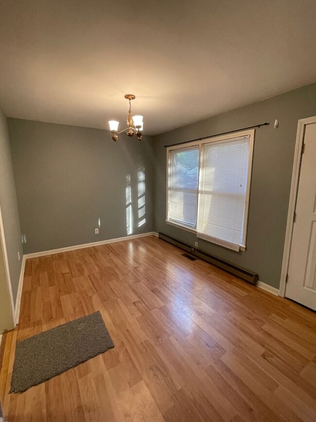 Foto del edificio - 2 bed/ 1 bath duplex with Carport