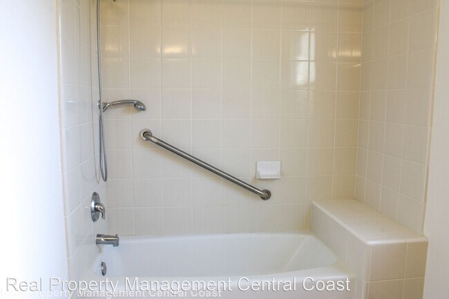 Building Photo - 1 br, 1 bath House - 538 N. Ferrocarril
