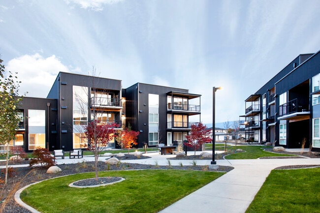 Building Photo - Green Door Flats