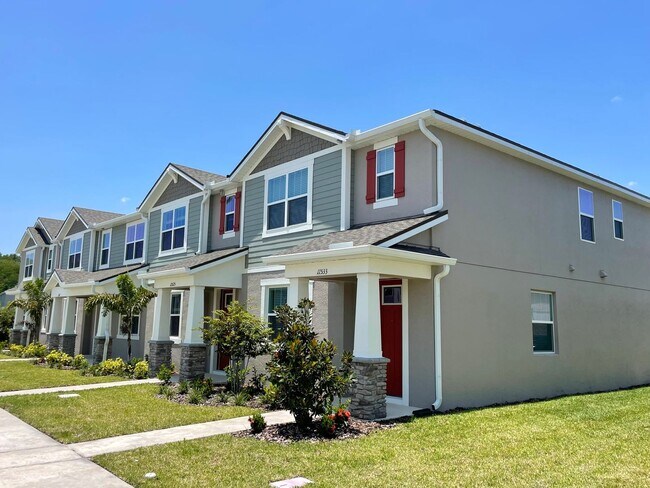 Foto del edificio - Newer 4 Bedroom, 2.5 Bath Corner Unit Town...