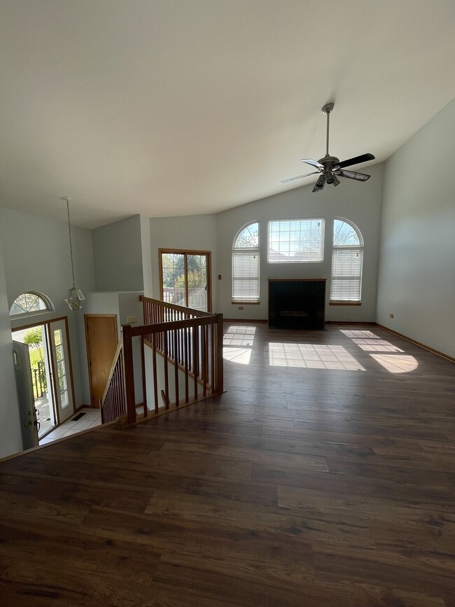 Building Photo - 13924 Cambridge Cir