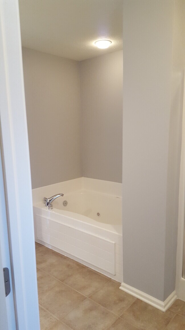 Master bath - 13496 Molique Blvd