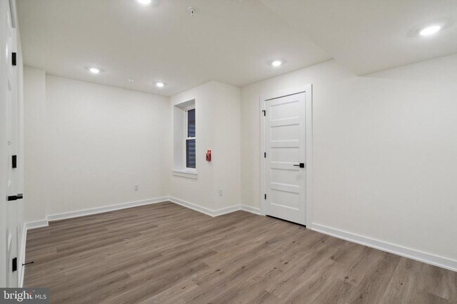 Building Photo - 911 S 51st St