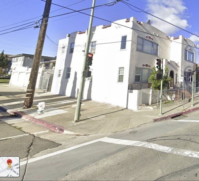 Foto del edificio - 2401 14th Ave