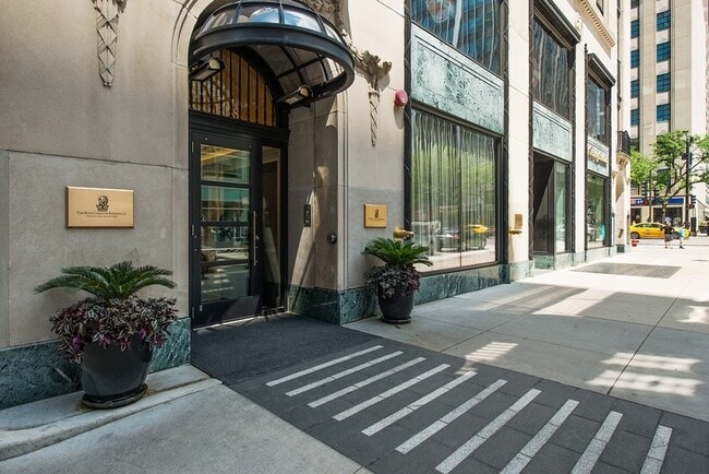 Building Photo - 118 E Erie St