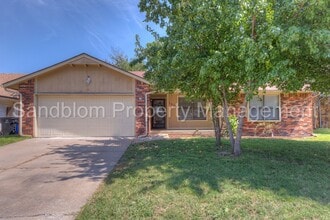 Building Photo - 1909 N Eucalyptus Ave