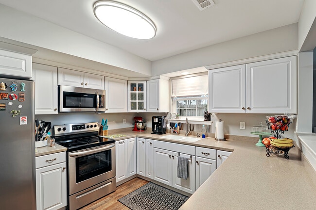 Building Photo - 65 Stoney Dr