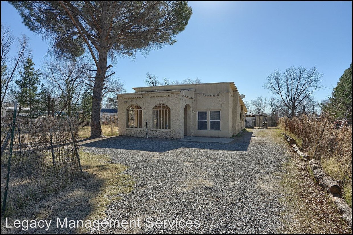 Primary Photo - 348 N Carolina Dr