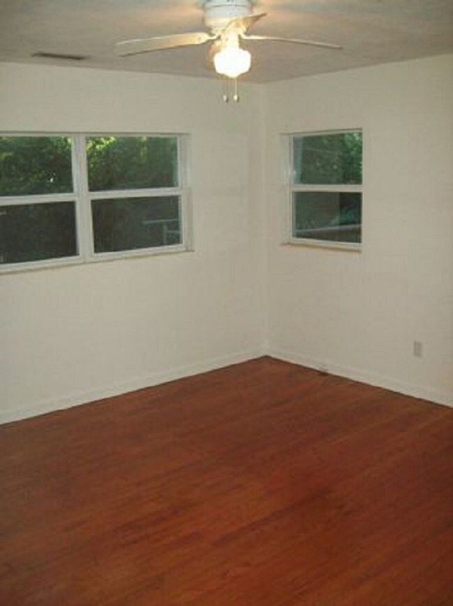 Foto del edificio - 3515 NW 11th Avenue PENDING LEASE