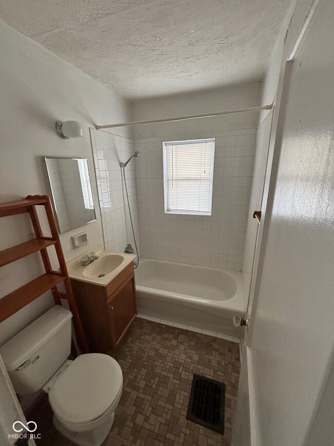 Foto del edificio - 4021 Clarendon Rd