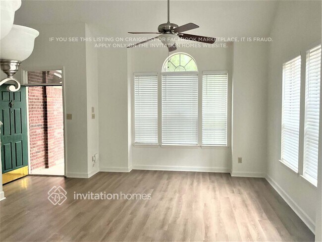 Foto del edificio - 3519 Kings Mountain Dr