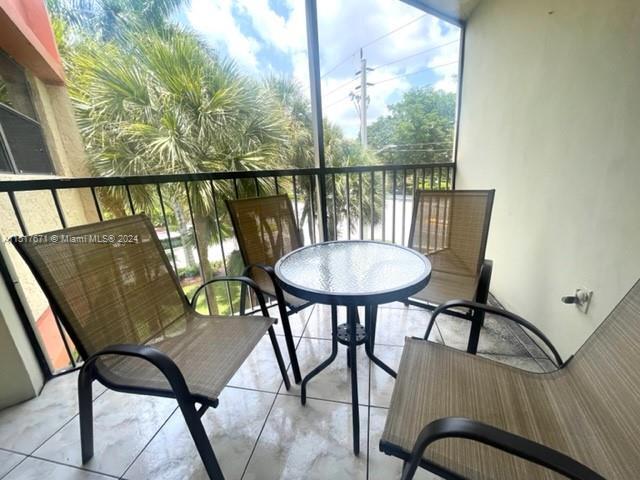 Foto del edificio - 16475 Golf Club Rd