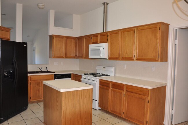 Building Photo - 3 Bedroom 2 Bath in Heatherwild