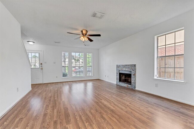 Building Photo - 13915 Dentwood Dr