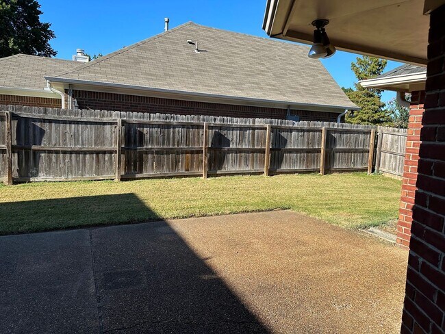 Foto del edificio - 8218 Clinton Way Cove