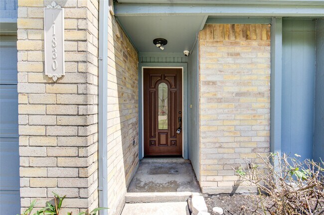 Building Photo - 11830 Oak Meadow Dr
