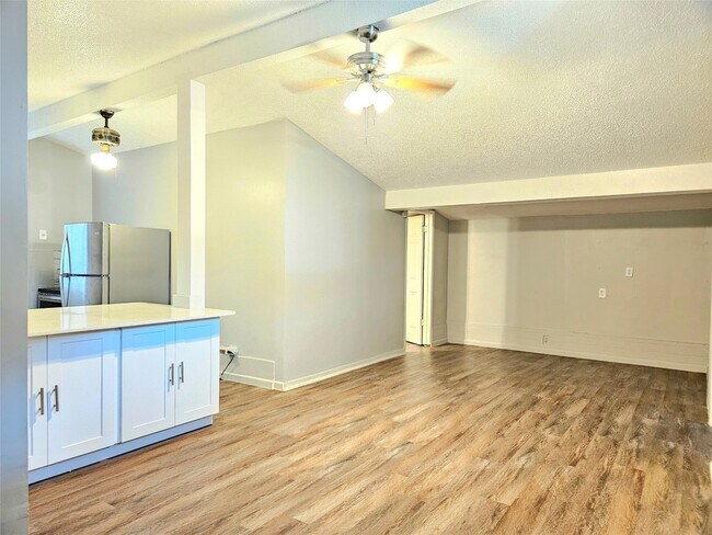 Foto del edificio - 4419 W Bayshore Dr