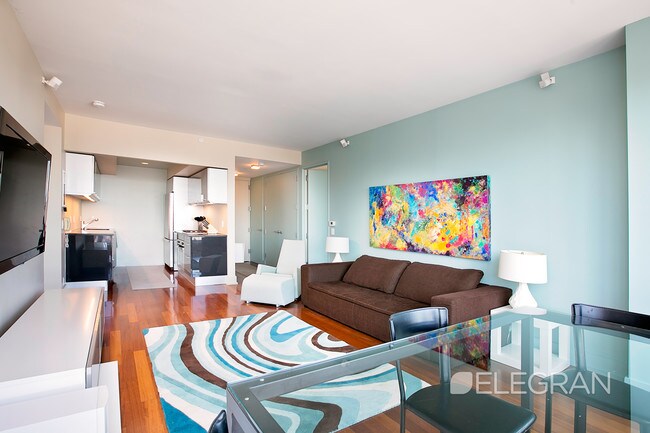 Foto del edificio - 350 W 42nd St