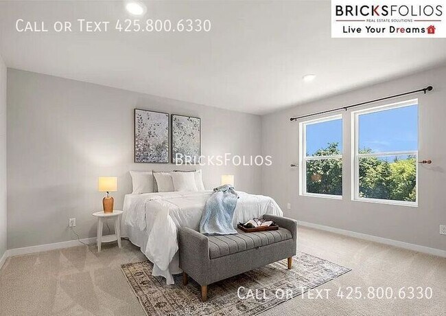 Foto del edificio - Captivating 5-Bedroom Home with Exceptional Features in Port Orchard.