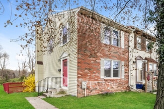 Building Photo - 5372 King Arthur Cir