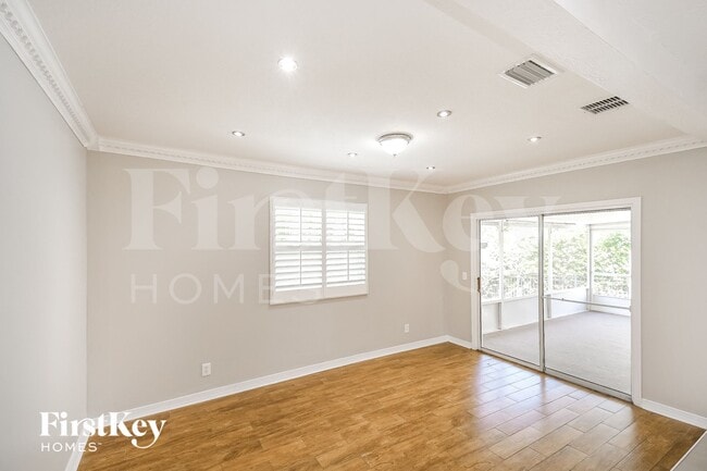 Building Photo - 12665 Ashglen Dr N