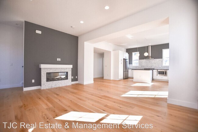 Foto del edificio - 2 br, 4 bath House - 11420 Uptown Ave