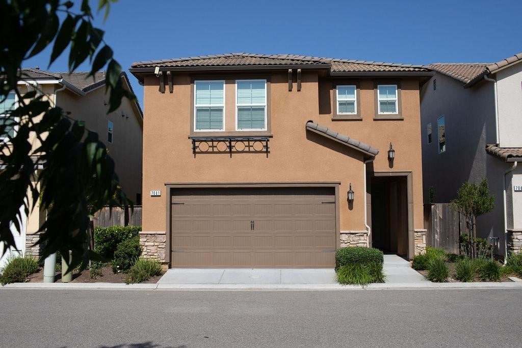 7041 N Oratorio Dr, Fresno, CA 93711 House for Rent in Fresno, CA