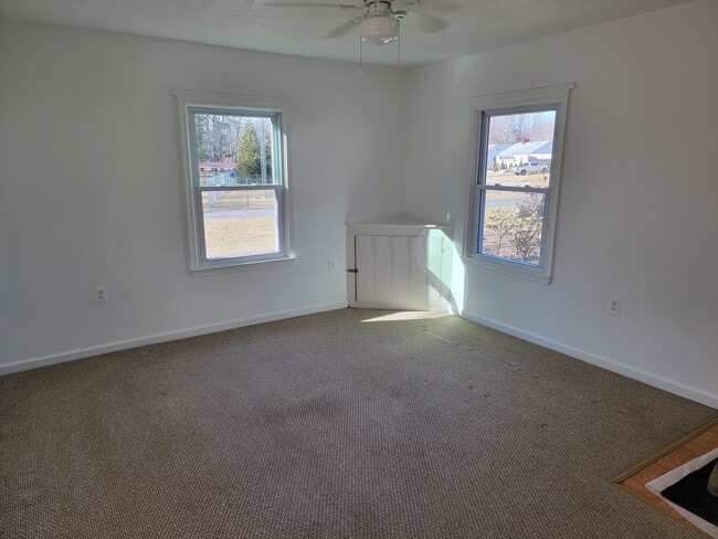 Building Photo - 682 Plater St