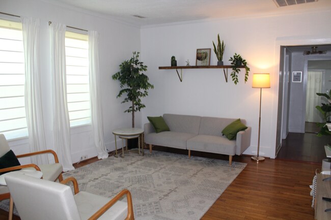 Foto del edificio - 117 W Poplar St