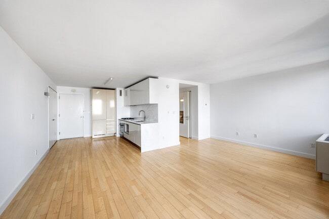 Foto del edificio - 322 W 57th St
