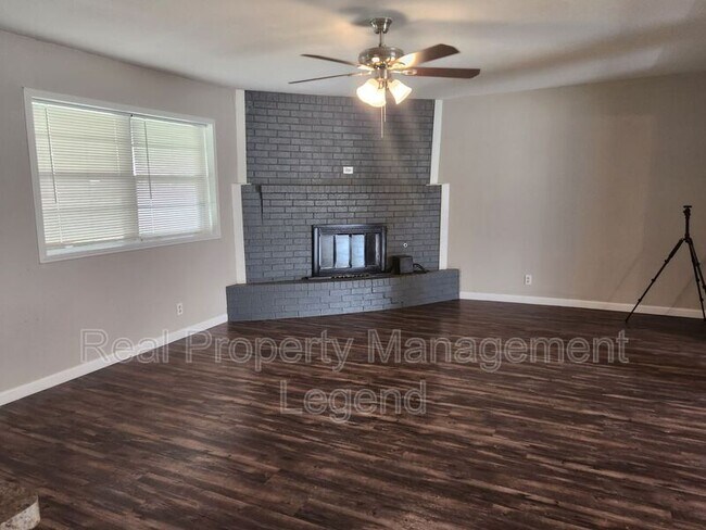 Building Photo - 7009 Corona Dr