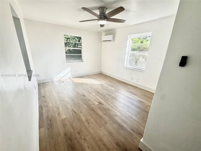 Foto del edificio - 411 NW 97th St