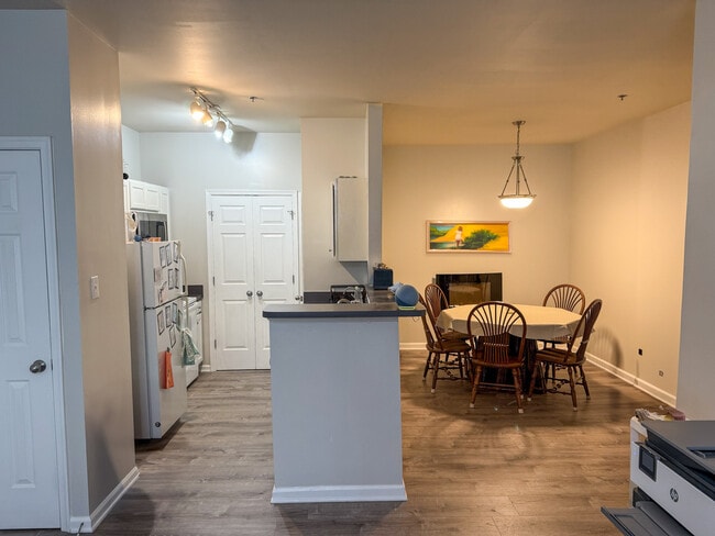 Building Photo - 270 Riverbend Dr