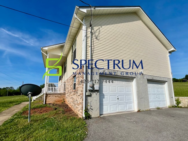 Foto del edificio - Now accepting applications - Large 4 bedroom 2 bath single family home Dandridge, TN