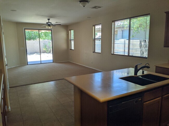 Building Photo - 4 bedroom 3 bathroom ranch home!