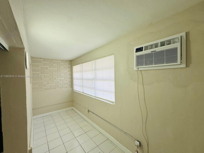 Foto del edificio - 2960 W Flagler St