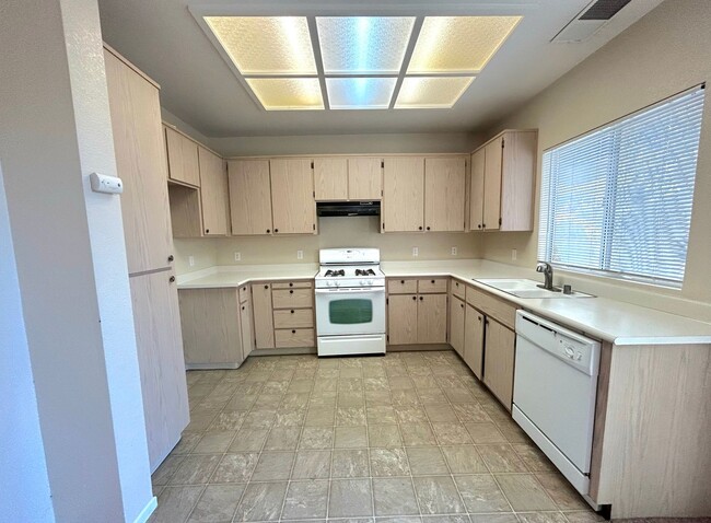 Building Photo - 9446 Laguna Pointe Way