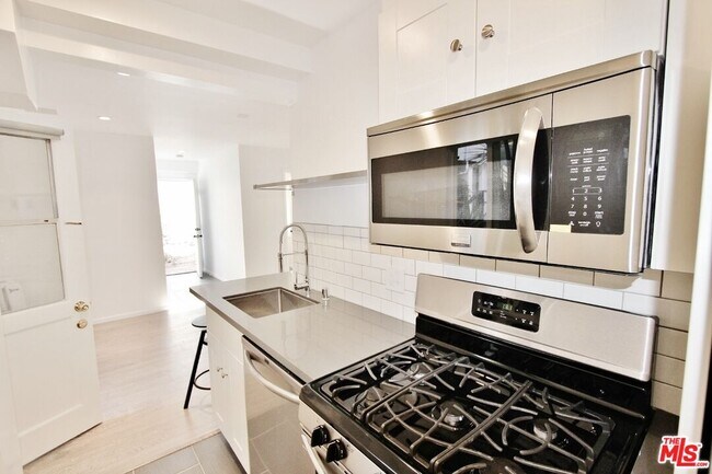Foto del edificio - 408 Pershing Dr