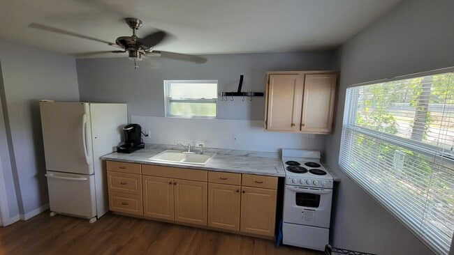 Photo - 318 W Hilda St Apartment