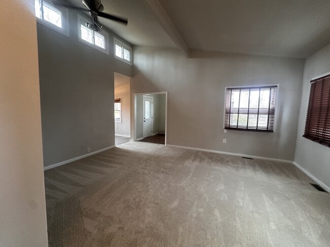 Building Photo - 542 Wagon Trail Rd