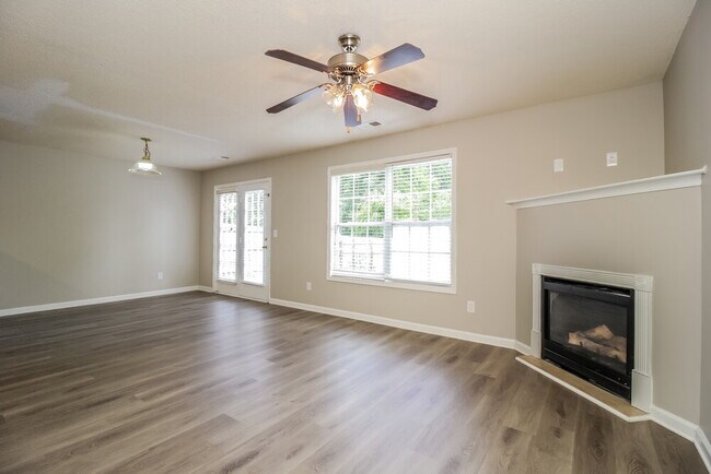 Foto del edificio - 145 Crestfield Cir